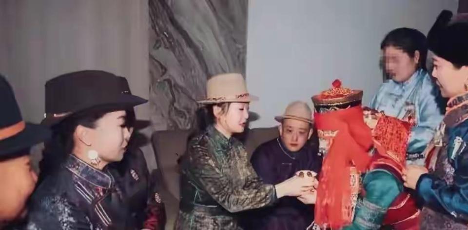 玲花总裁老公真容曝光，女儿一亮相，全网直呼：复制粘贴！封面图