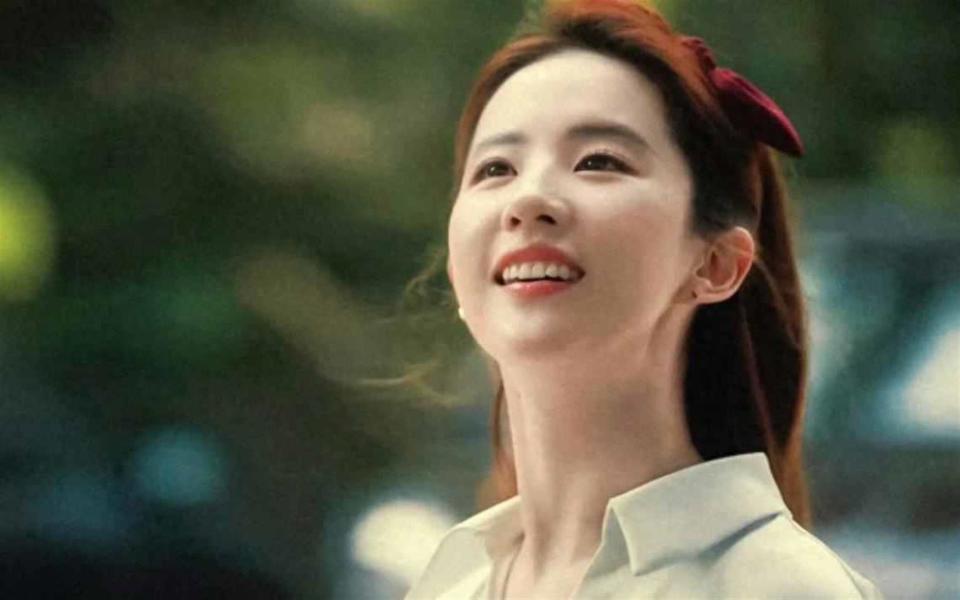 38岁的刘亦菲没想到，一场大火，让所有人看清了她的真面目封面图