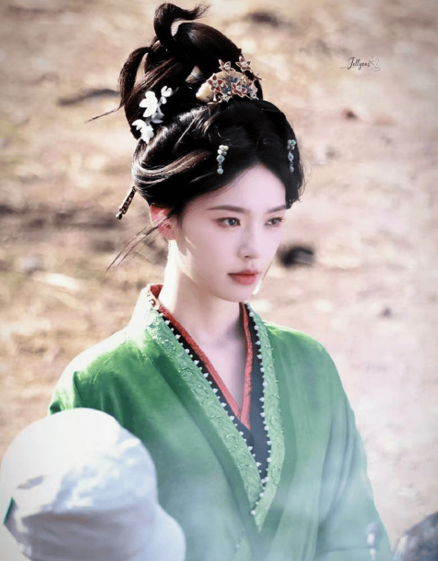 林允否认拍戏被冻十几小时：会照顾好自己封面图