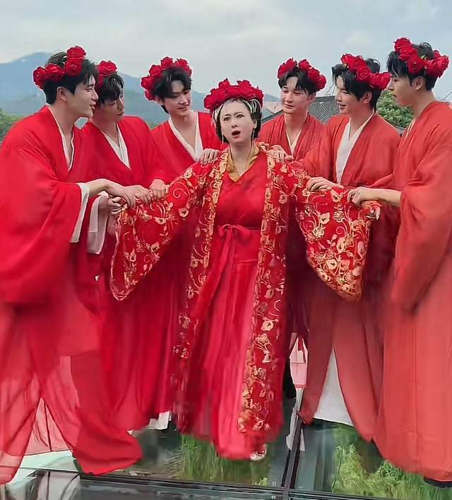 港星扎堆内地景区打工，江华再扮皇帝，林俊贤郑国霖撞款李世民封面图