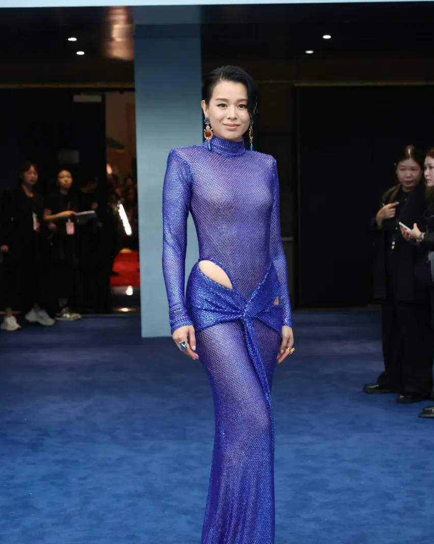 胡杏儿澄清老公夜店风波：纯属误会，同行女士的先生也在现场封面图